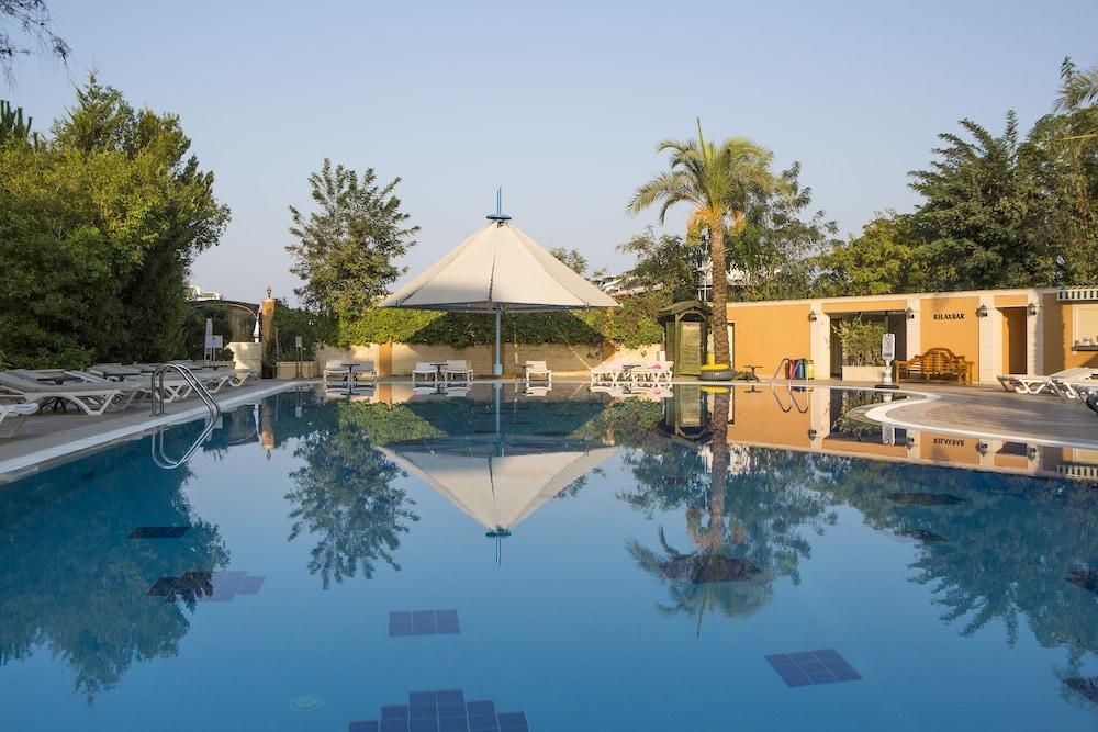 Crystal Paraiso Verde Resort & Spa Bogazket Bagian luar foto